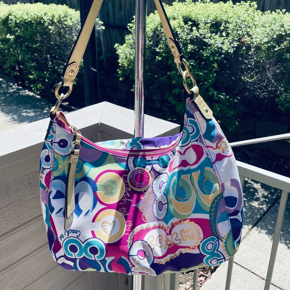 Coach poppy shoulder bag. Vibrate colors perfect for spring or summer.
